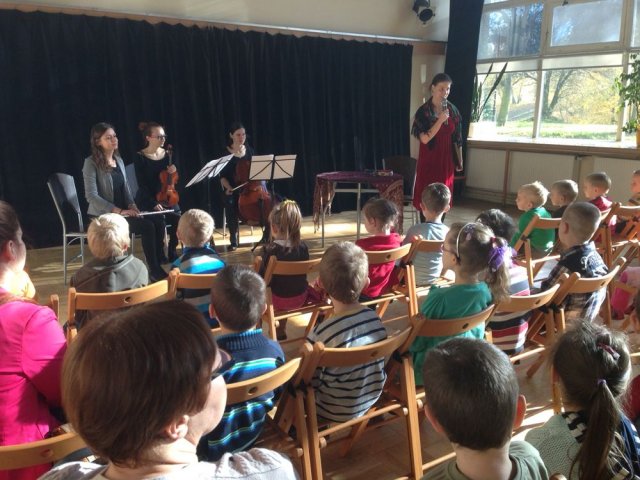 NIE BOJĘ SIĘ MUZYKI - koncert muzyki klasycznej w MDK 2 dla szkół i przedszkoli, 5.11.2014 r. Prowadzenie: Fundacja Fabryka Sztuki. http://www.niebojesiemuzyki.pl/